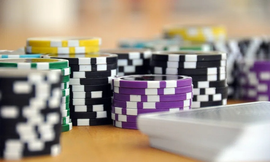 Checkout top 4 interesting details to play online Poker