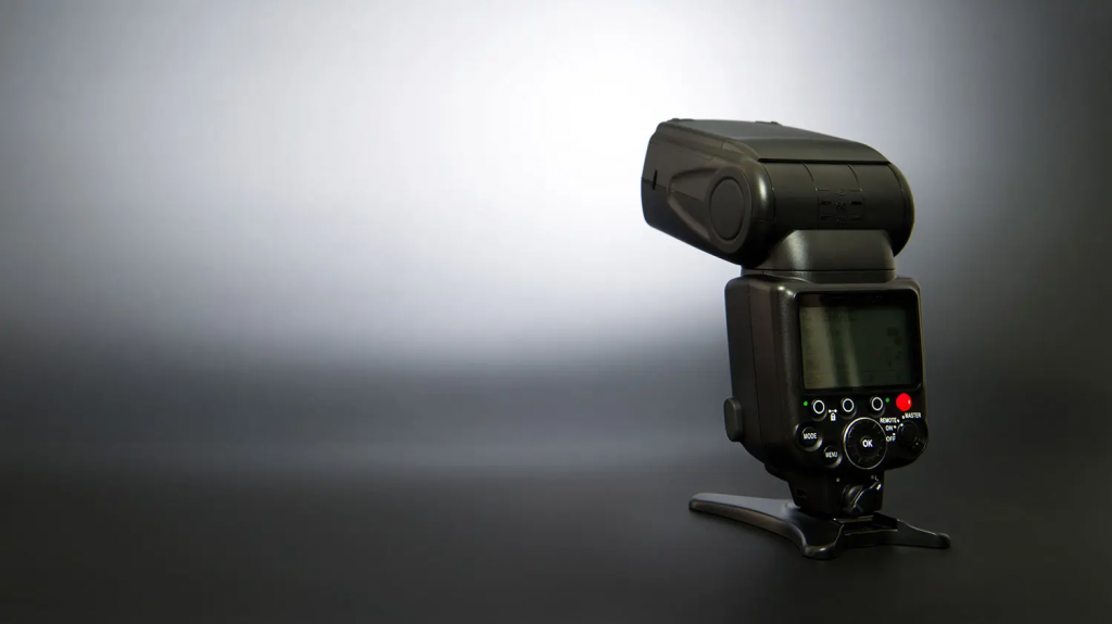 Why There Is A Necessity Of Using Speedlight In The Profession Of Photography