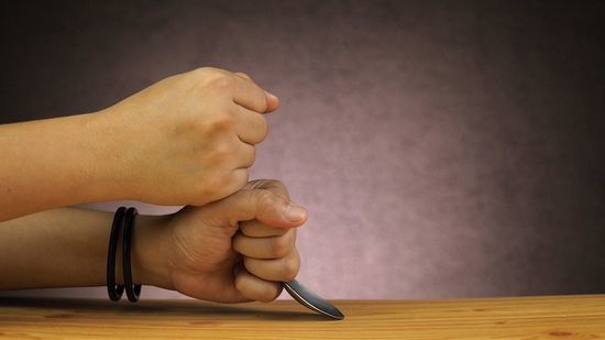 How Magic Tricks Books Help Build a Strong Foundation in Sleight of Hand and Illusions